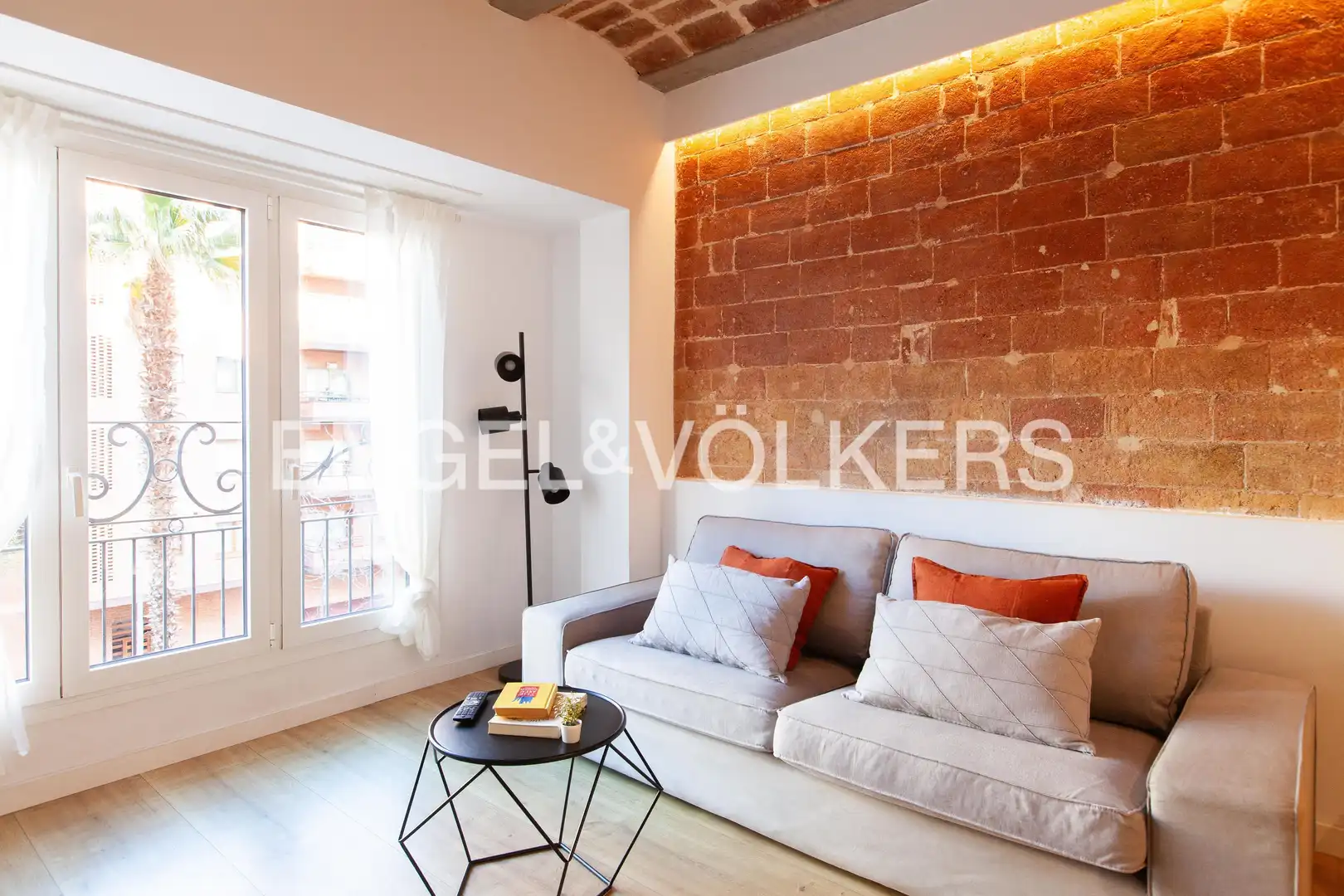 Wohnzimmer von Wohnung zum Verkauf in Barcelona mit Klimaanlage, Heizung und Privatgarten