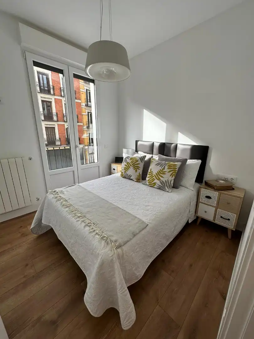 Schlafzimmer von Wohnung zur Miete in Madrid mit Klimaanlage, Heizung und Parkett
