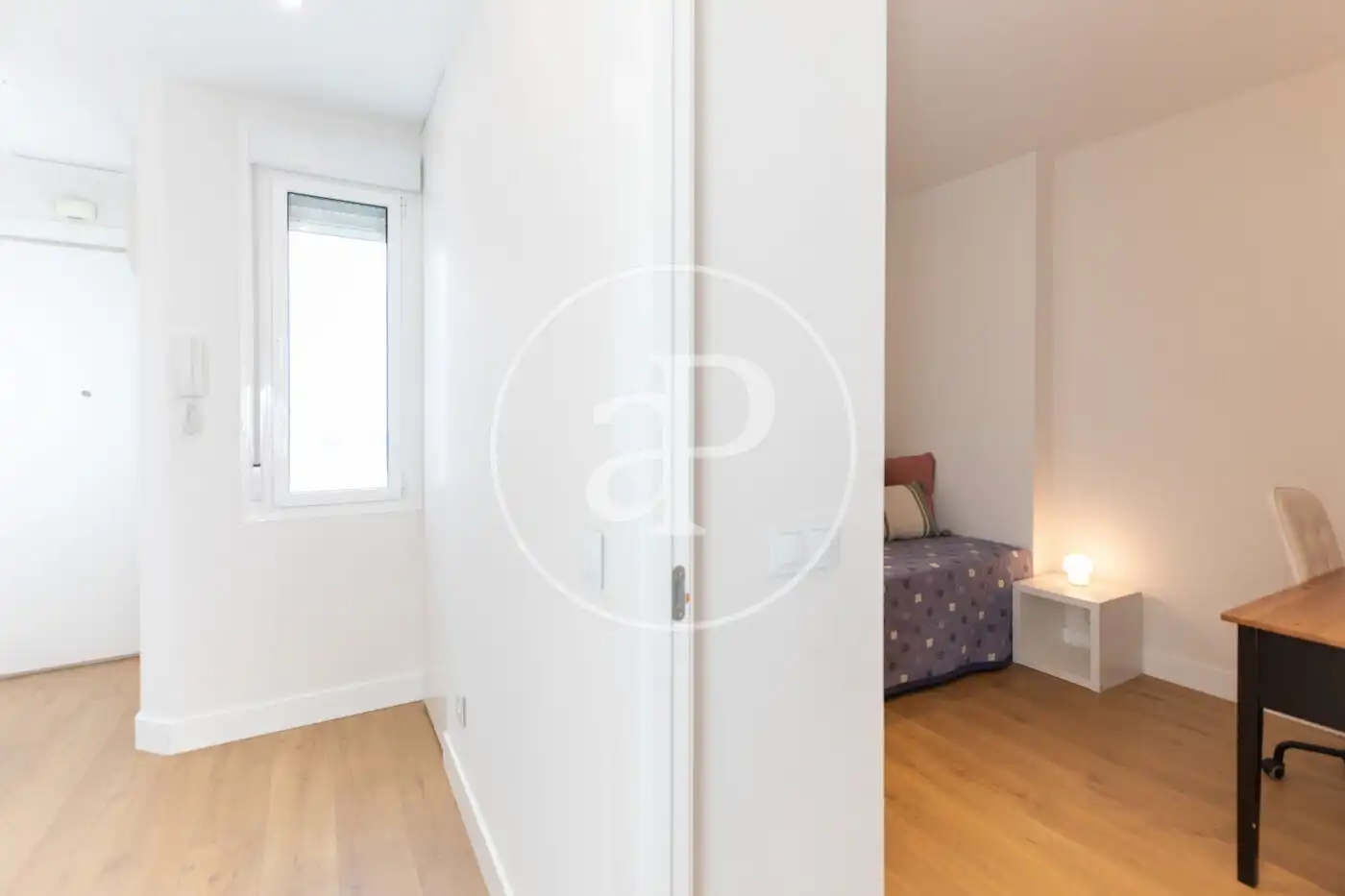 Schlafzimmer von Dachboden zur Miete in Madrid mit Klimaanlage, Heizung und Terrasse
