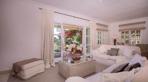 Villa de ensueño inspirada en el estilo andaluz, ubicada en una extensa parcela plana en El Paraíso Medio, imatge 3
