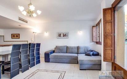 Sala d'estar de Apartament en venda en Torrevieja amb Aire condicionat, Terrassa i Piscina