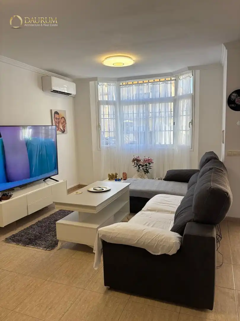 Sala d'estar de Casa adosada en venda en Vélez-Málaga amb Aire condicionat, Terrassa i Piscina
