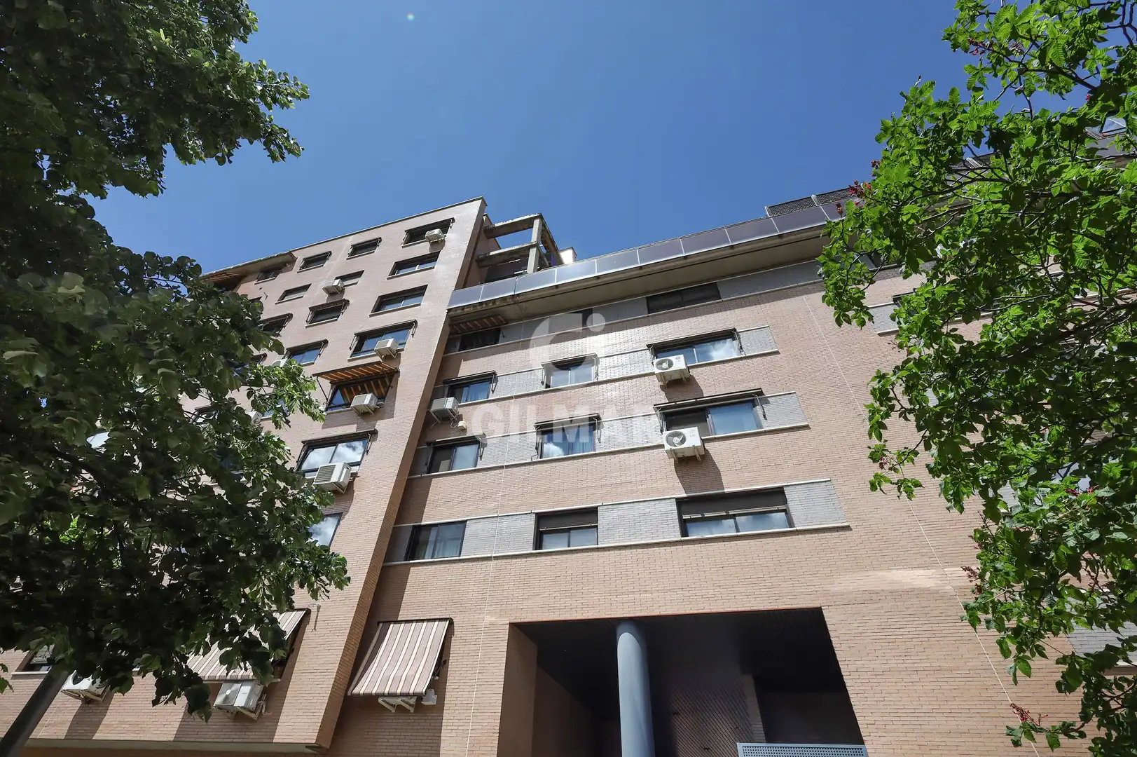 Exterior view of Flat for sale in Madrid  with Heating, Private garden and Storage room