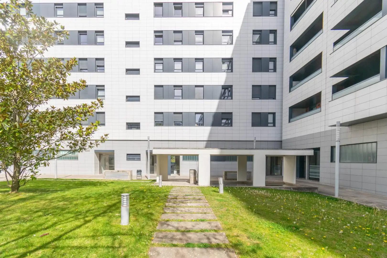 Vista exterior de Pis en venda en  Pamplona / Iruña amb Calefacció, Jardí privat i Traster