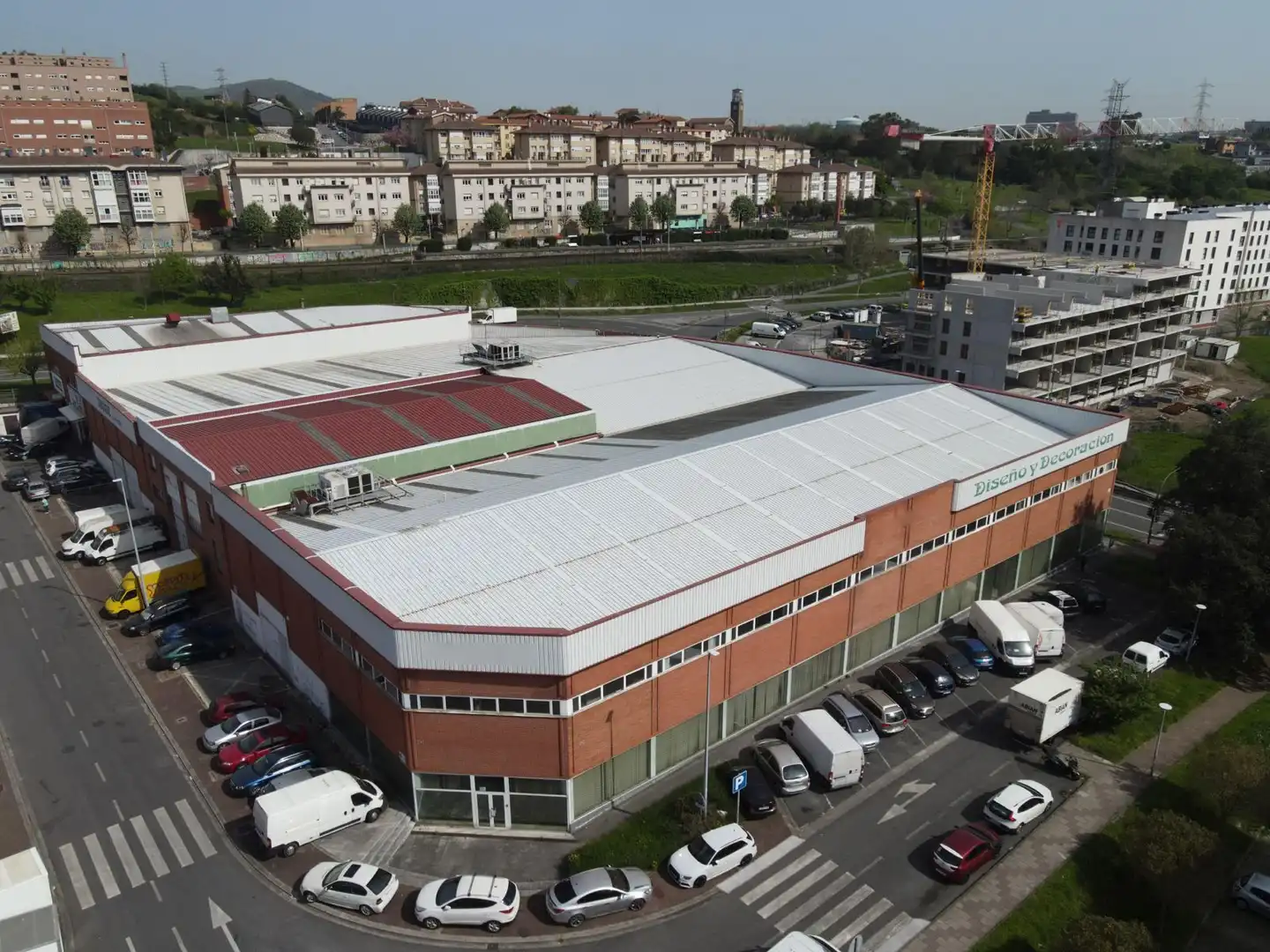 Außenansicht von Fabrikhallen zum Verkauf in Ortuella