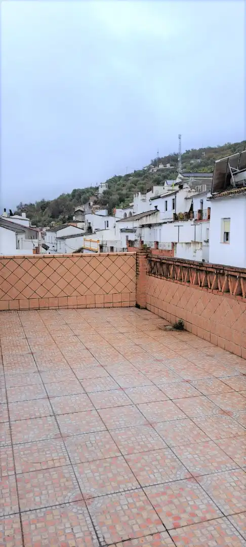 Vista exterior de Casa adosada en venda en Benaoján