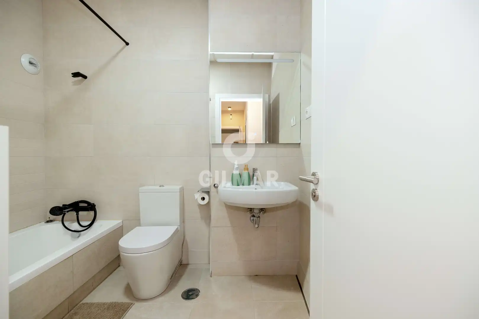 Baño de Piso en venta en Torremolinos con Calefacción, Jardín privado y Trastero