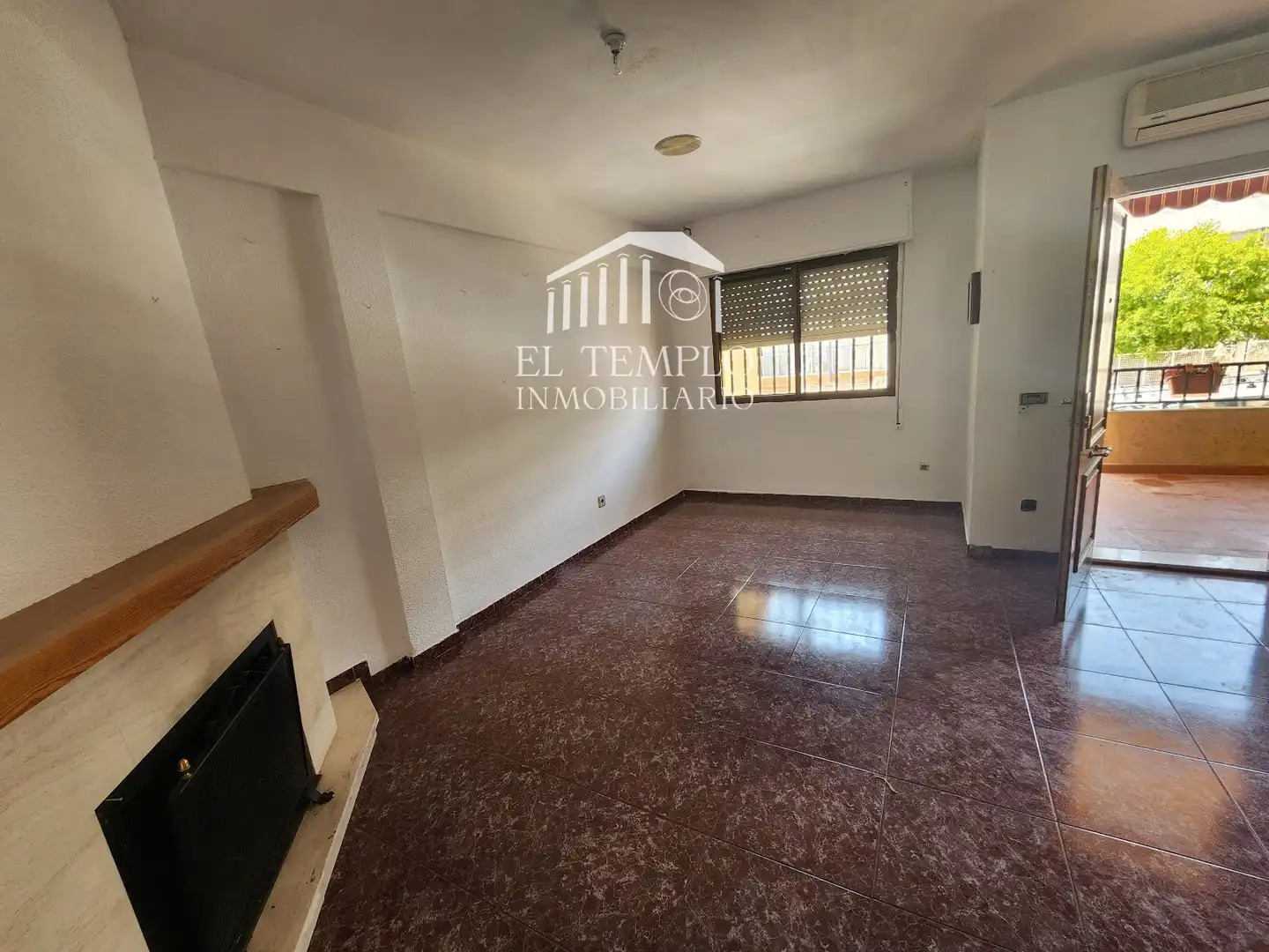 Vista exterior de Casa adosada en venda en Onil amb Aire condicionat