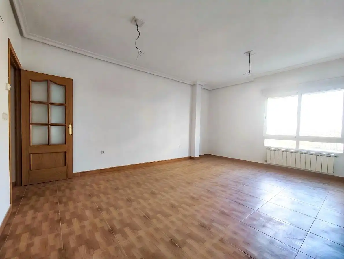 Sala d'estar de Pis en venda en Puertollano amb Calefacció, Terrassa i Balcó
