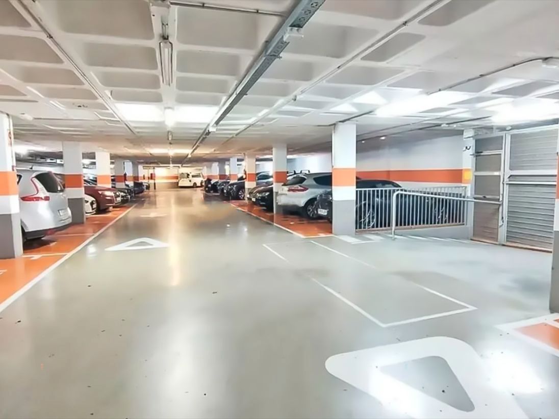 Aparcament de Garatge en venda en  Barcelona Capital amb Alarma