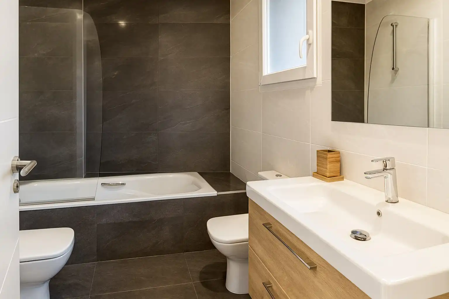 Bathroom of Flat for rent in Murcia  with Air Conditioner, Heating and Furnished