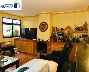 Sala d'estar de Casa o xalet en venda en San Roque amb Terrassa