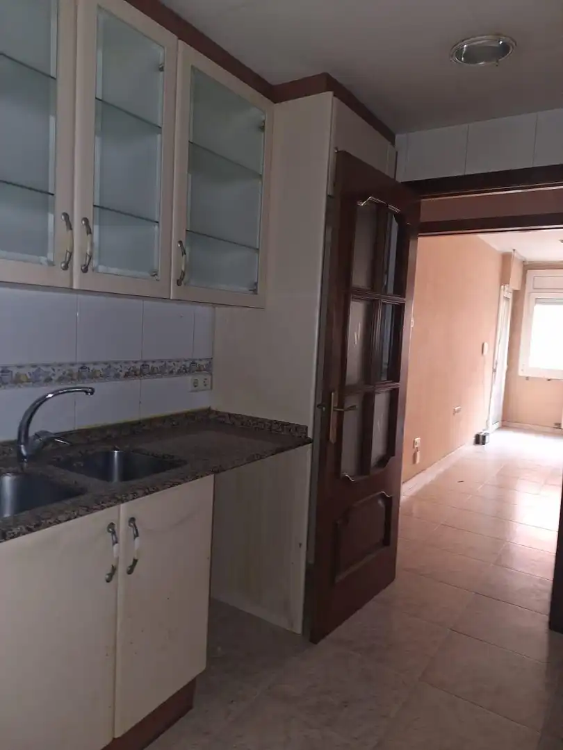 Küche von Wohnung zum Verkauf in Sabadell mit Klimaanlage, Heizung und Balkon