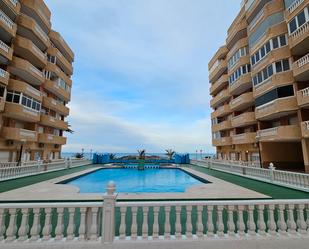 Piscina de Apartament en venda en La Manga del Mar Menor amb Terrassa, Moblat i Balcó