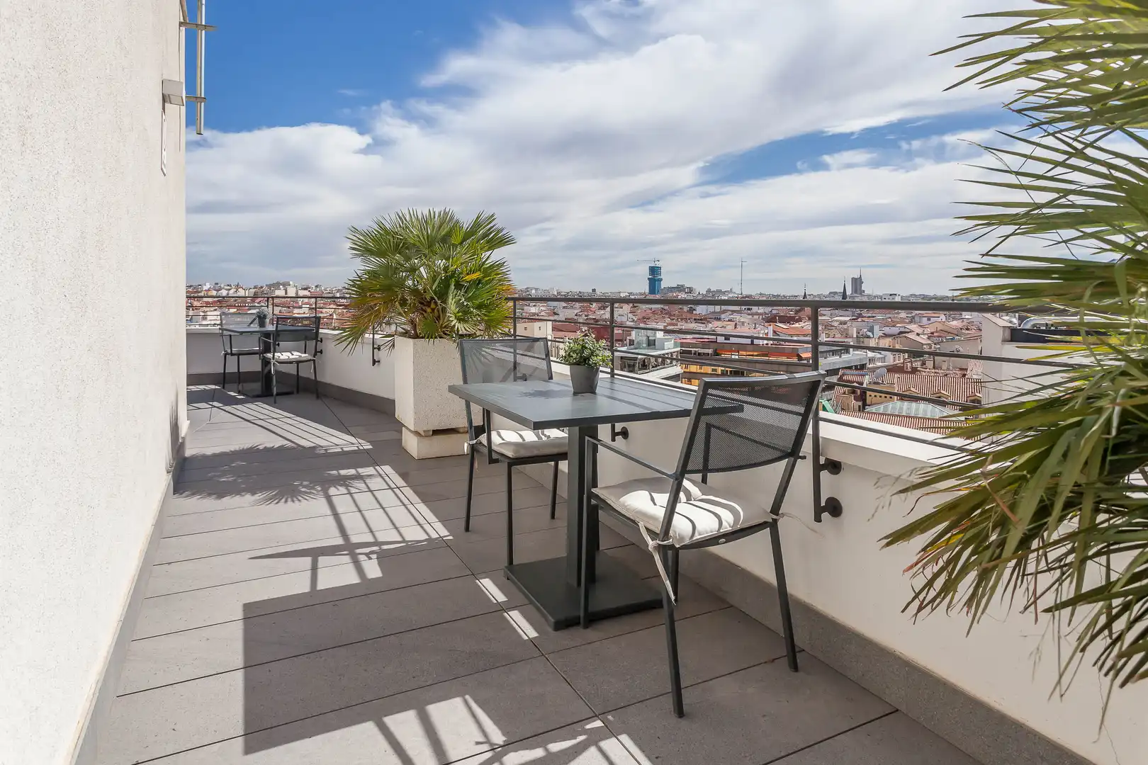 Terrassa de Apartament en venda en Madrid amb Aire condicionat, Calefacció i Piscina