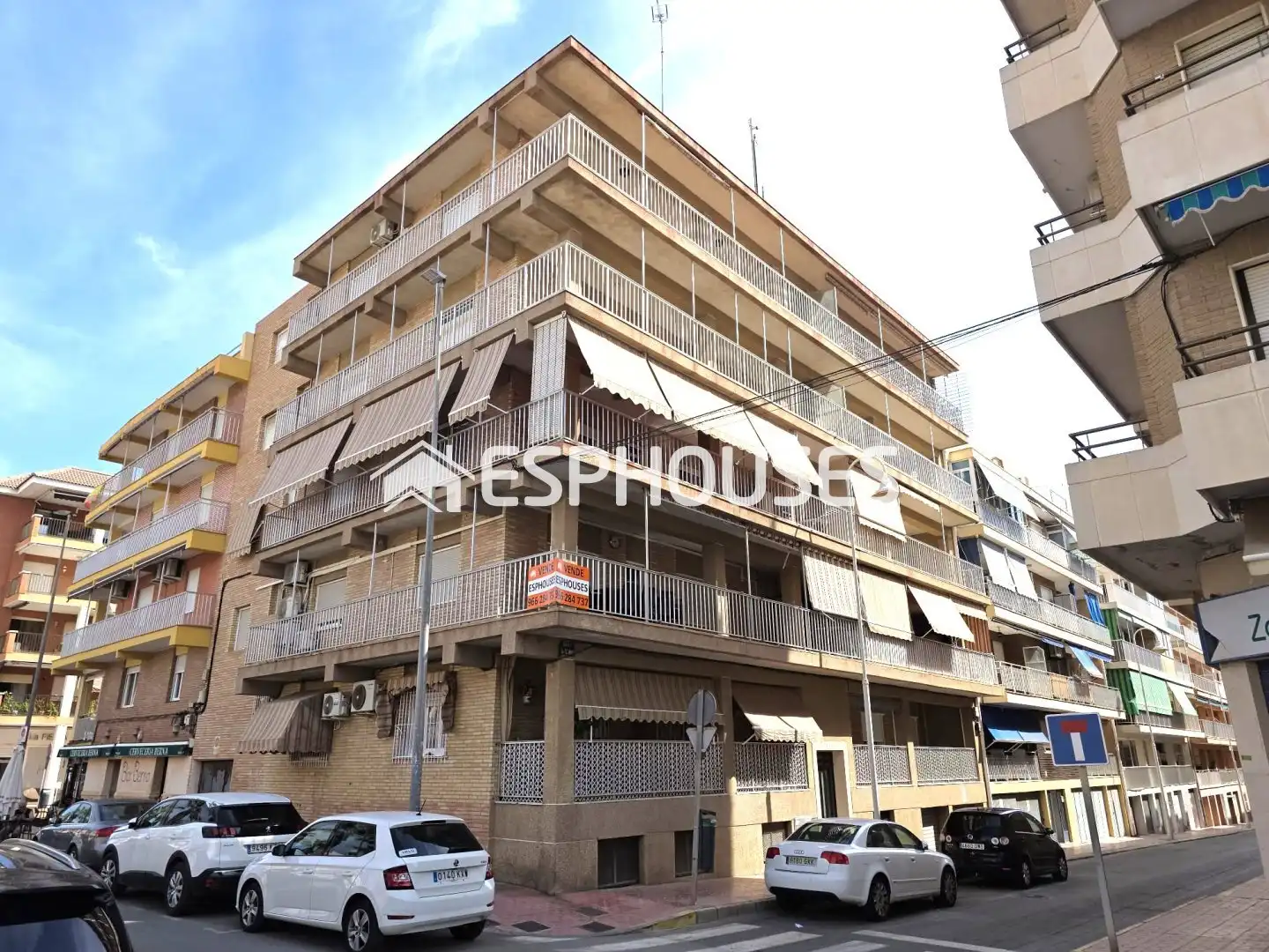 Apartment with terrace for sale in Guardamar Playa