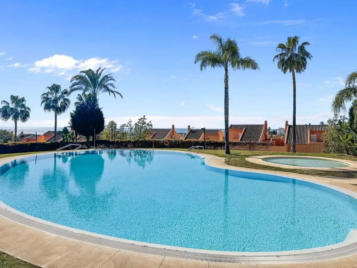 Piscina de Pis en venda en Marbella amb Aire condicionat, Terrassa i Traster