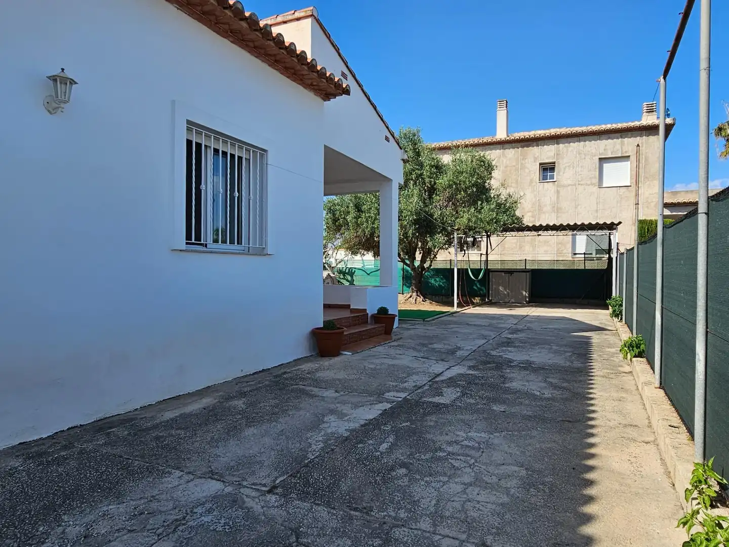Vista exterior de Casa o xalet en venda en Oliva amb Aire condicionat, Calefacció i Jardí privat