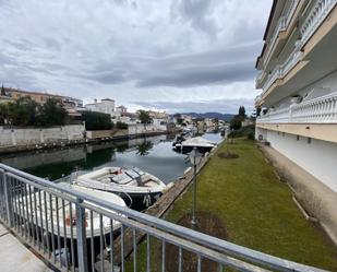 Vista exterior de Apartament en venda en Empuriabrava amb Calefacció, Piscina i TV