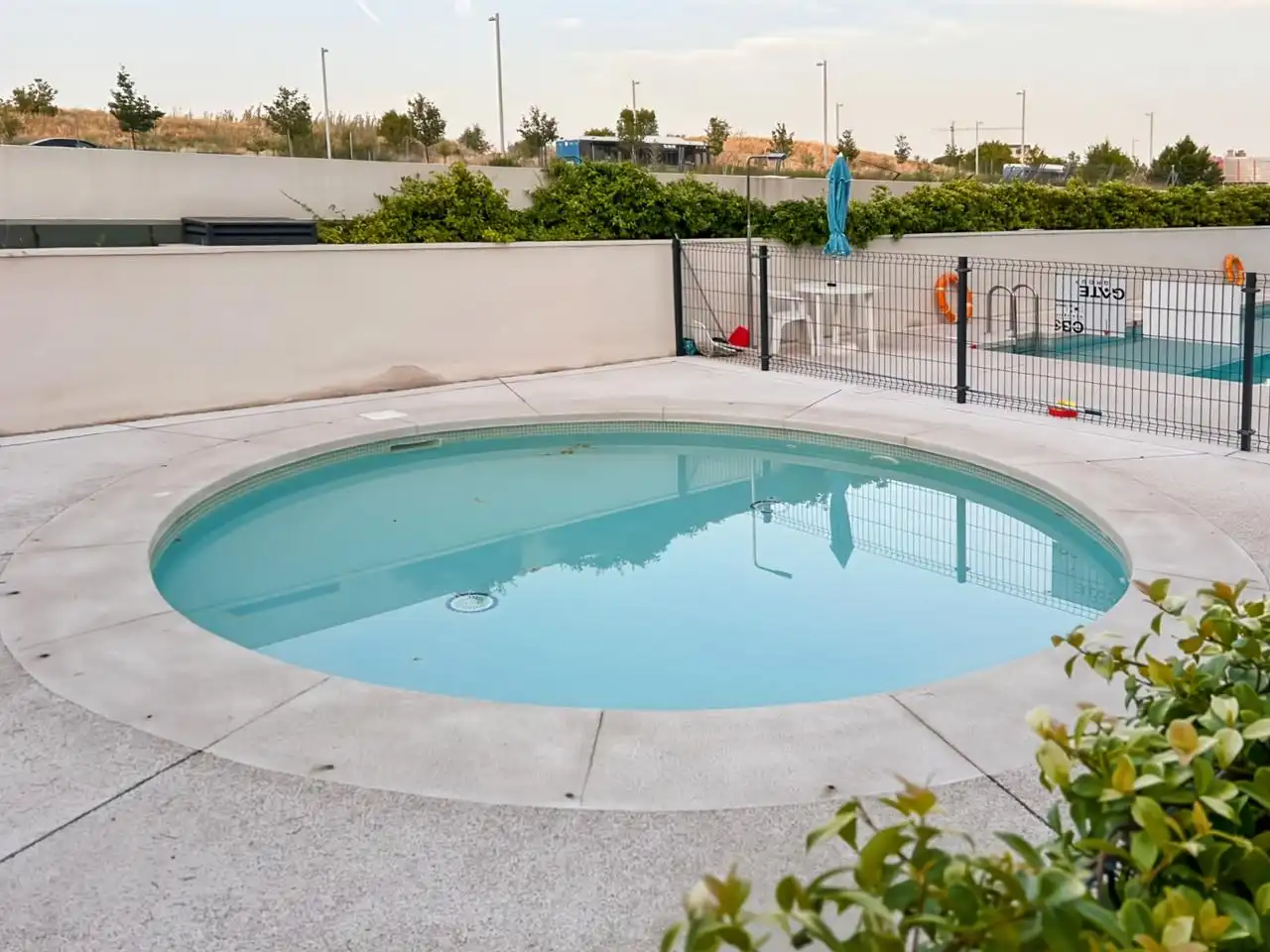 Schwimmbecken von Wohnung zum Verkauf in Madrid mit Klimaanlage, Heizung und Terrasse