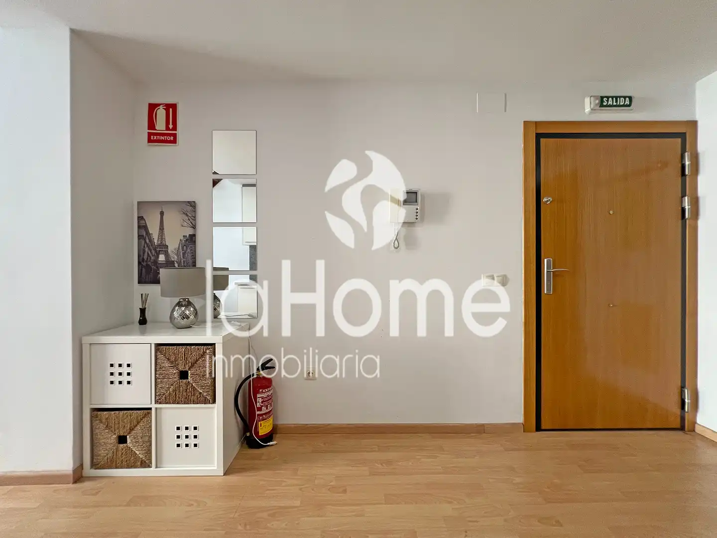 Sala d'estar de Local en venda en Paterna amb Aire condicionat i Parquet