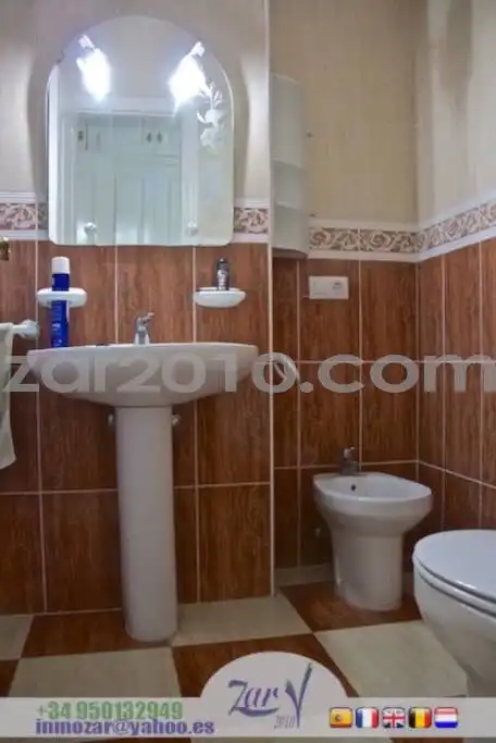 Baño de Piso en venta en Garrucha con Terraza, Amueblado y Horno