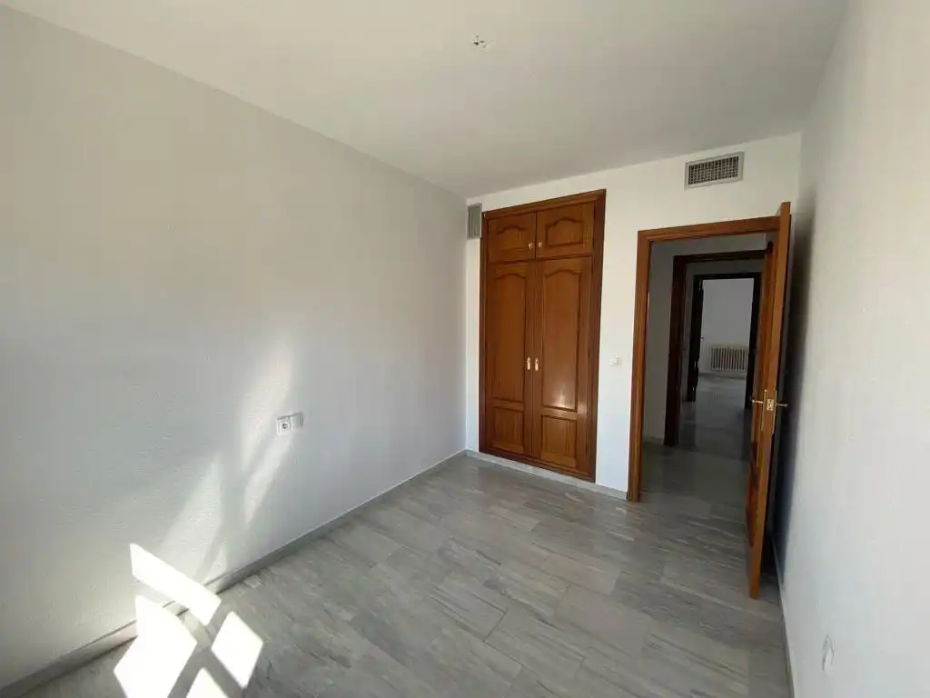 Bedroom of Flat for rent in Granada  with Heating, Private garden and Community pool