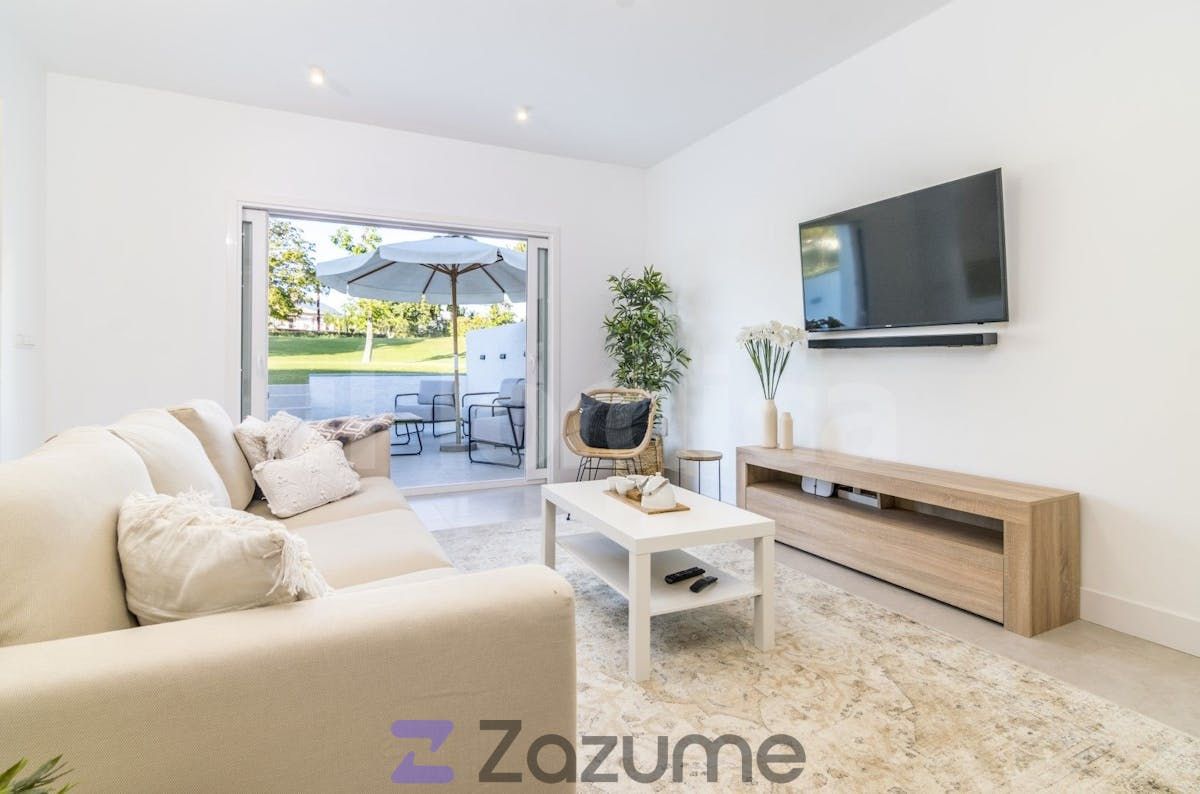 Sala d'estar de Casa adosada de lloguer en Marbella amb Aire condicionat, Calefacció i Jardí privat