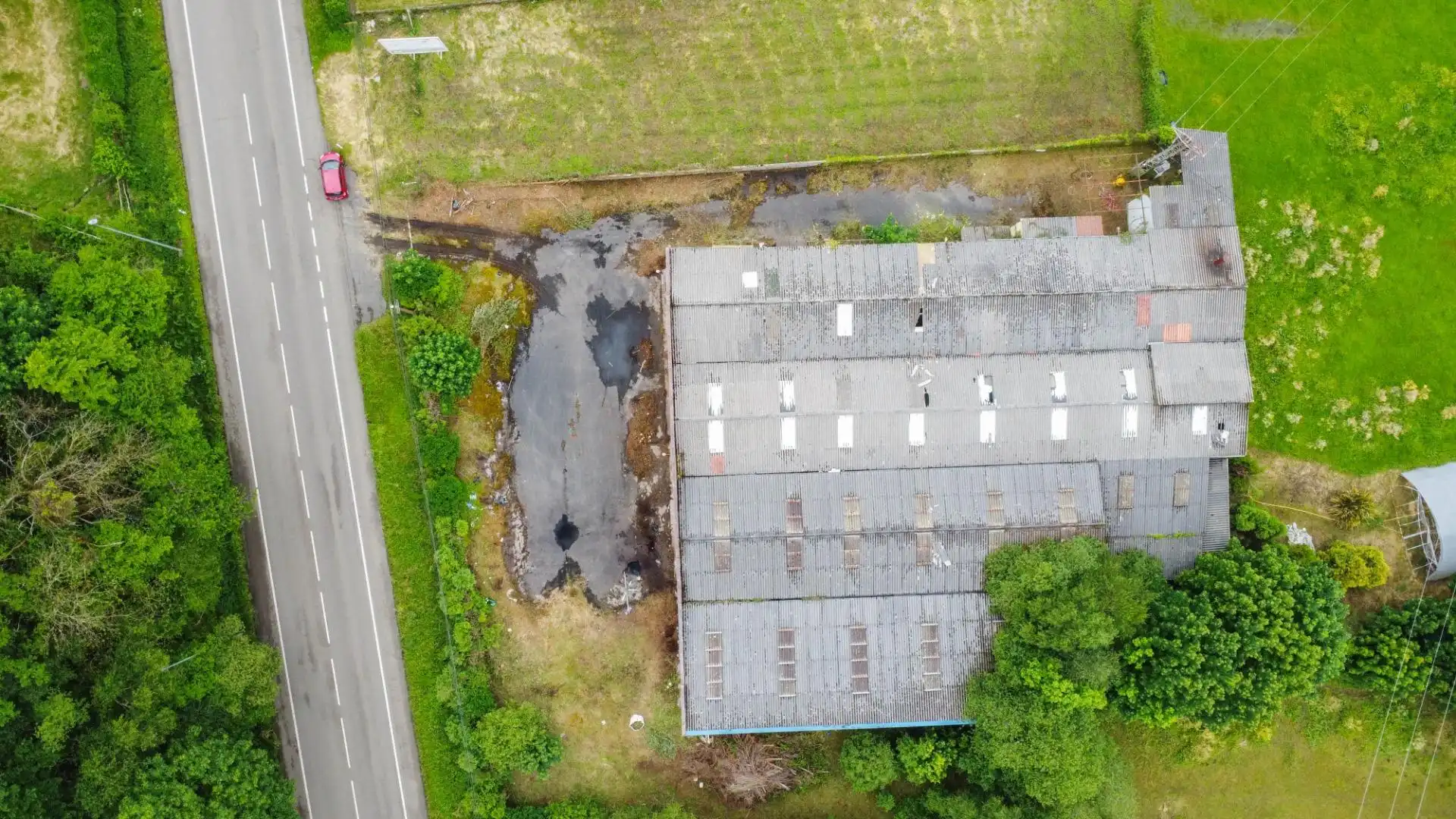 Vista exterior de Nave industrial en venta en Piloña