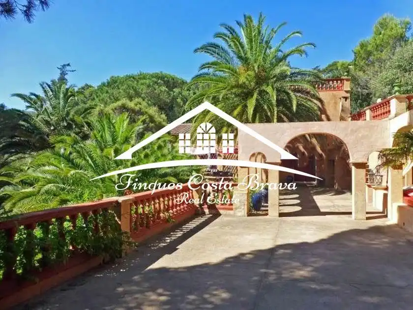 Chalet con piscina en venta en Sa Riera - Sa Fontansa
