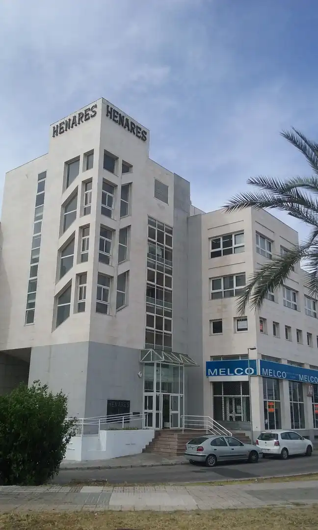 Vista exterior de Oficina de lloguer en Sevilla amb Aire condicionat