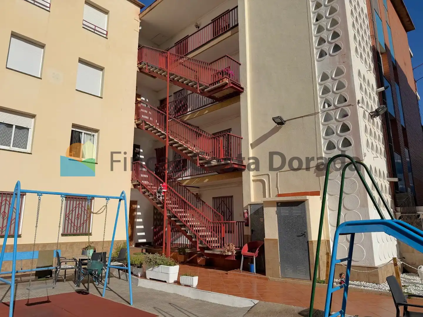 Außenansicht von Wohnung zum Verkauf in Vilanova i la Geltrú mit Heizung, Terrasse und Abstellraum