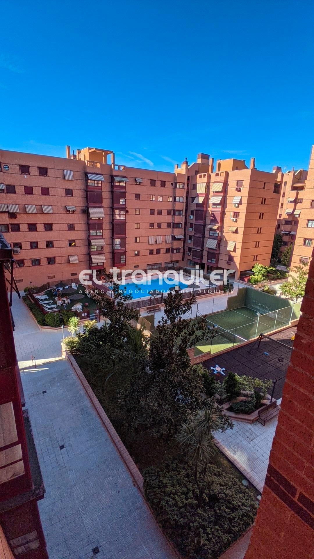 Exterior view of Flat to rent in  Madrid Capital  with Air Conditioner, Swimming Pool and Furnished