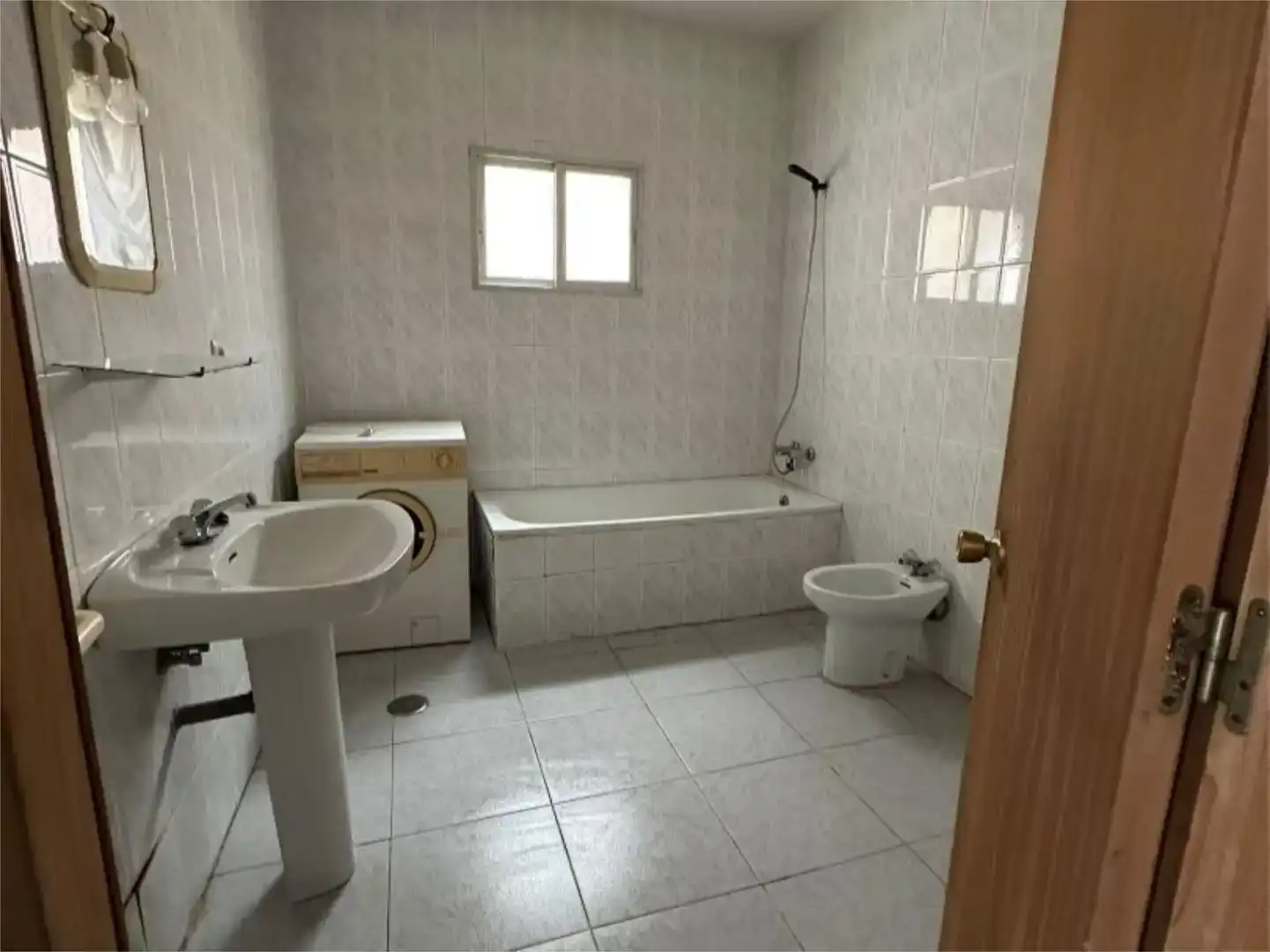 Bathroom of Flat for sale in Torrequemada  with Storage room