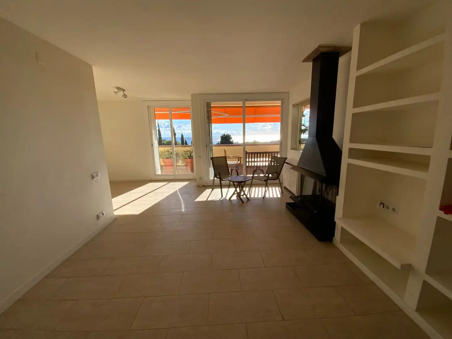 Wohnzimmer von Dachboden zum Verkauf in Sant Vicenç de Montalt mit Klimaanlage, Heizung und Abstellraum