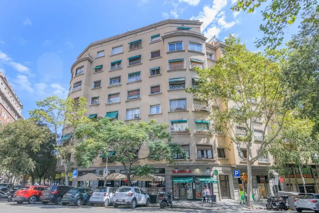 Außenansicht von Wohnung zum Verkauf in Barcelona mit Klimaanlage, Parkett und Möbliert