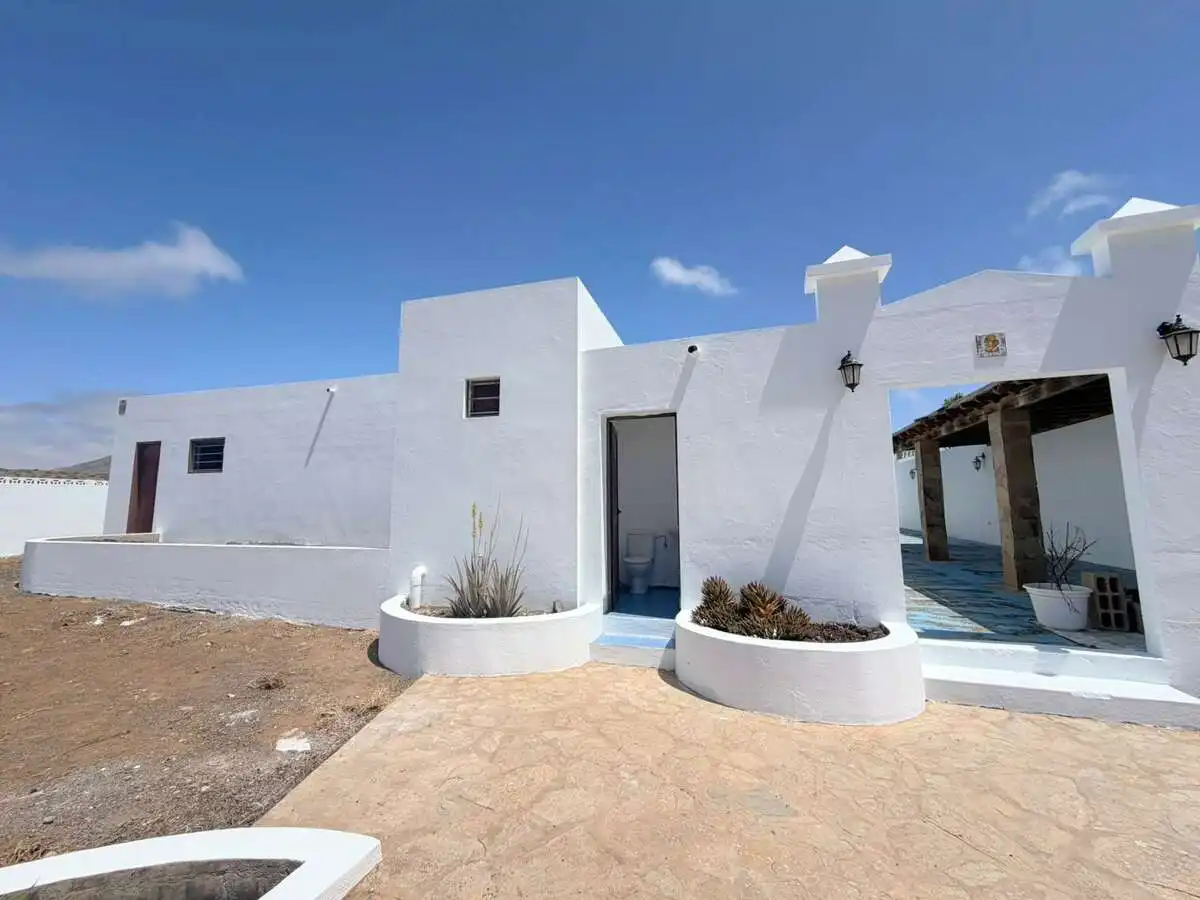 Vista exterior de Casa o chalet en venta en San Bartolomé con Terraza y Piscina