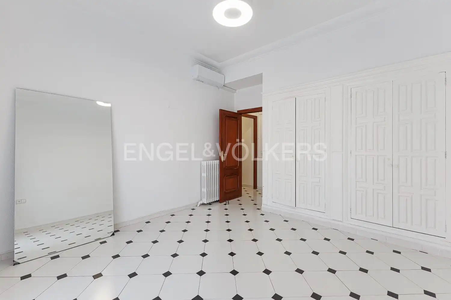 Wohnung zur Miete in Valencia mit Klimaanlage, Heizung und Terrasse