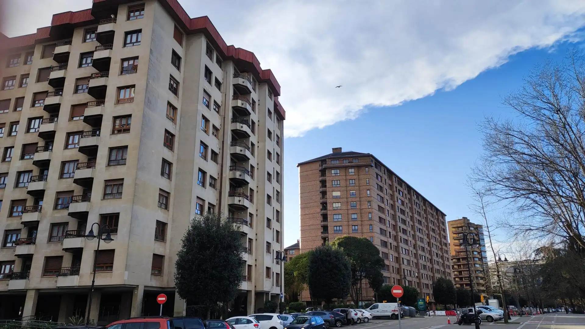 Vista exterior de Pis en venda en Gijón  amb Calefacció, Jardí privat i Terrassa