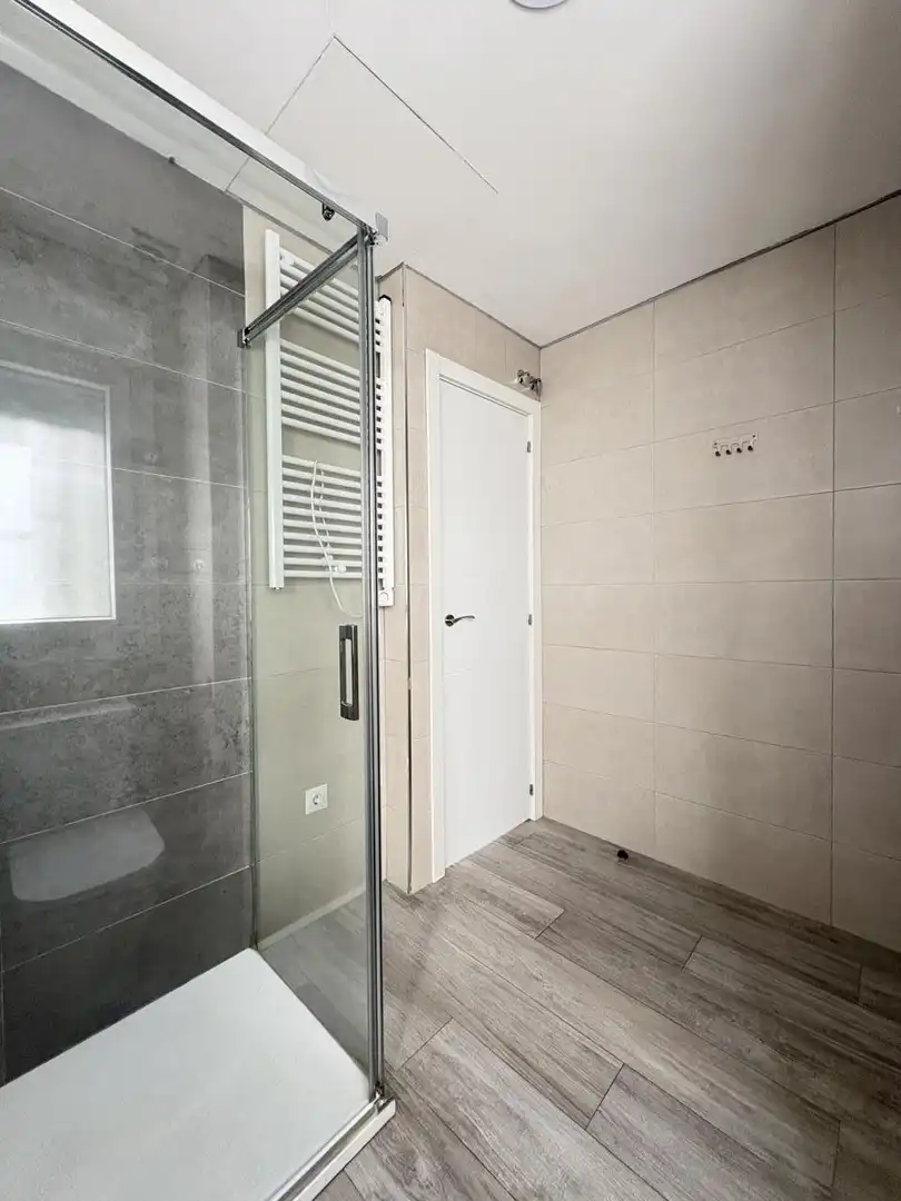 Baño de Planta baja de alquiler en Madrid con Calefacción
