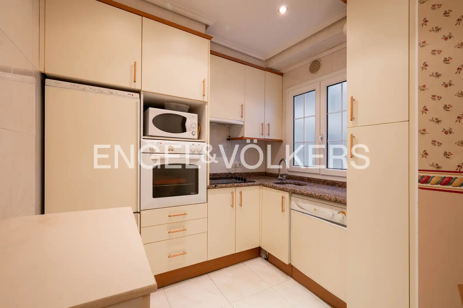 Kitchen of Flat for sale in Donostia - San Sebastián   with Heating and Storage room