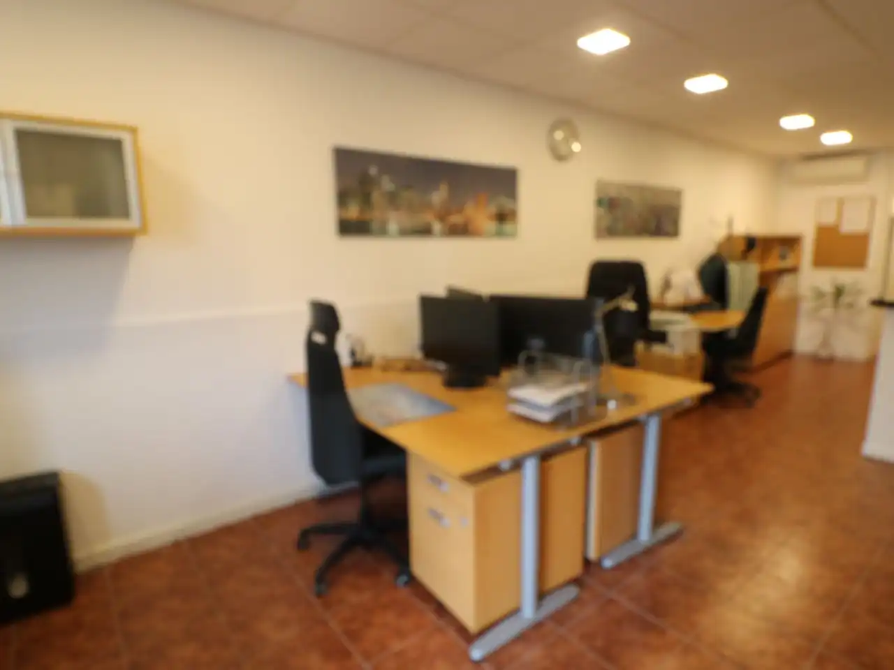 Büro zur Miete in Parets del Vallès mit Klimaanlage, Heizung und Möbliert