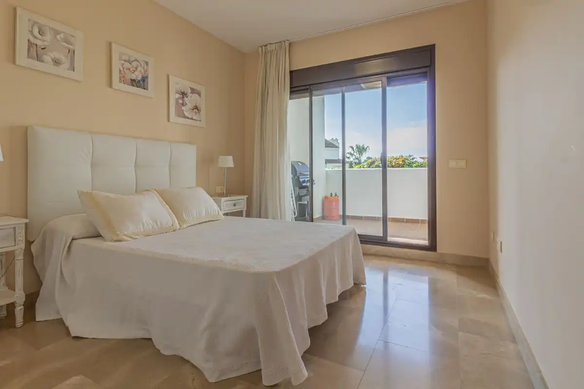 Erdgeschosswohnung mit Pool zur Miete in La Alcaidesa, imagen 4