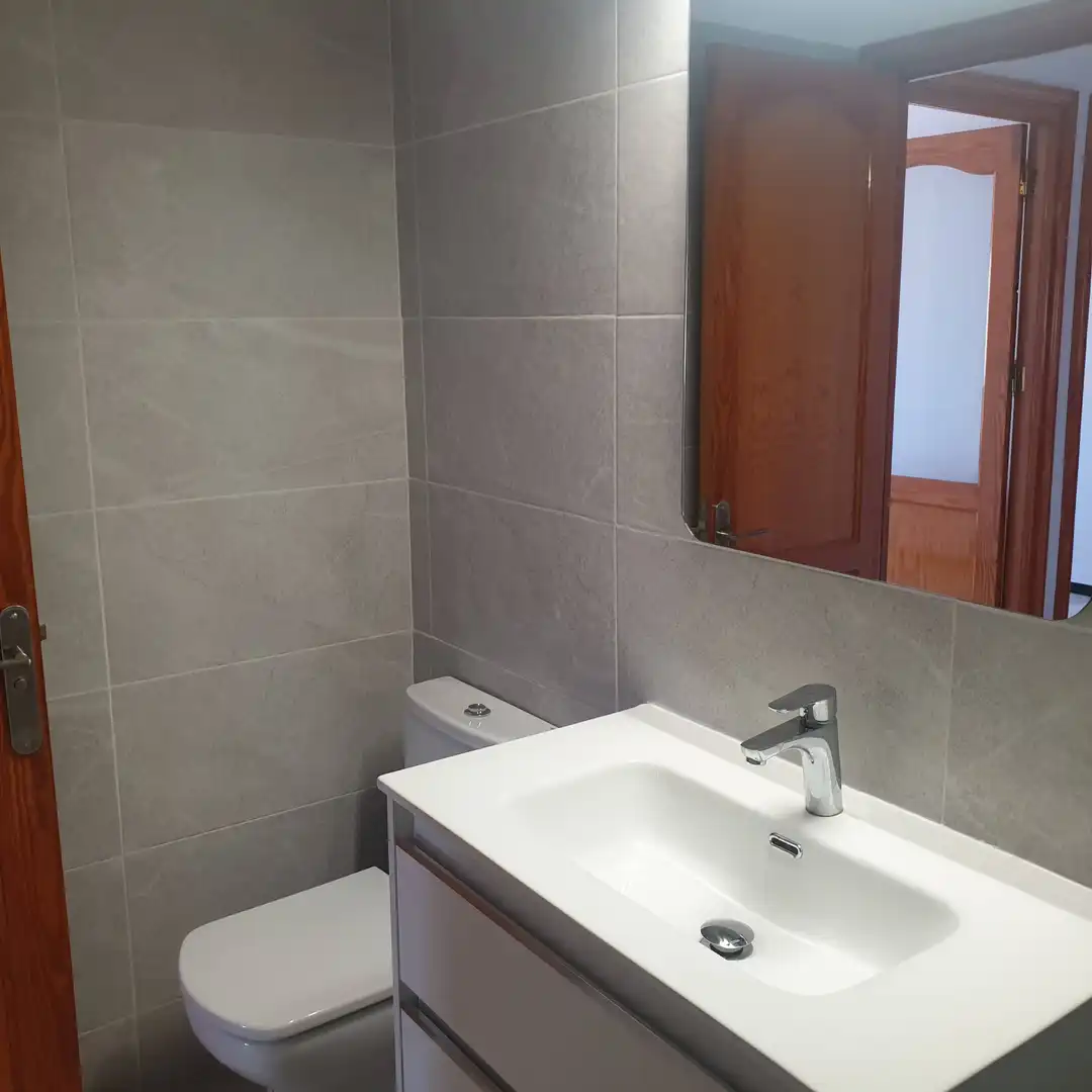Bathroom of Apartments for rent in Las Palmas de Gran Canaria  with Furnished, Oven and Washing machine