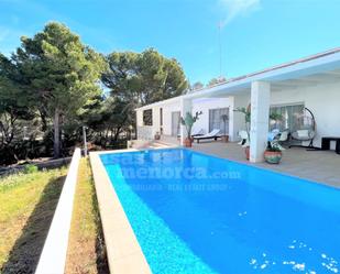 Vista exterior de Casa o xalet en venda en Es Mercadal amb Aire condicionat, Terrassa i Piscina