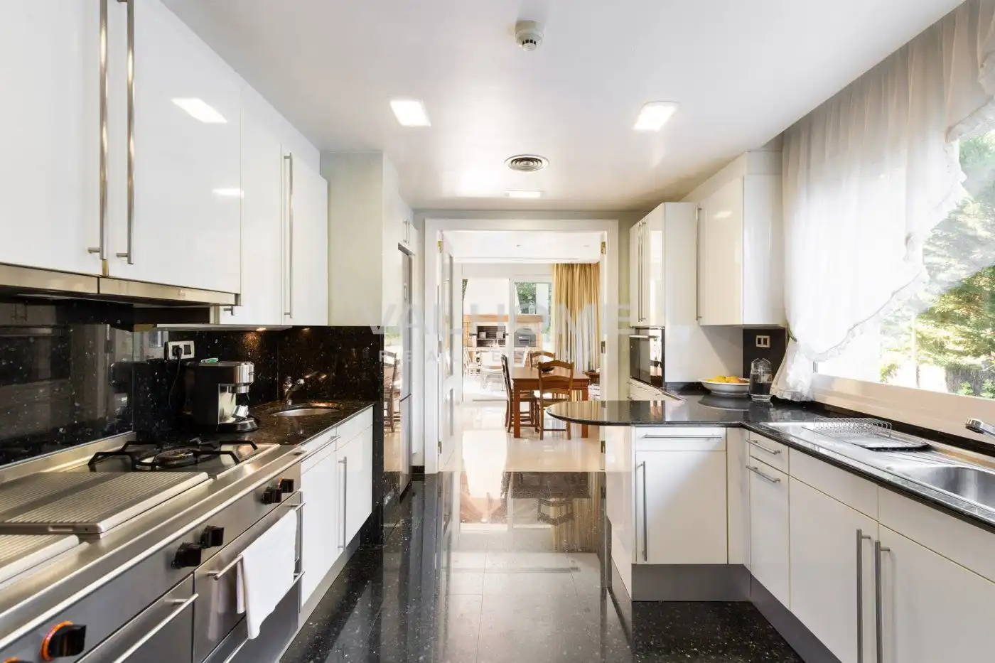 Cocina de Casa o chalet en venta en Sant Cugat del Vallès con Aire acondicionado, Calefacción y Jardín privado