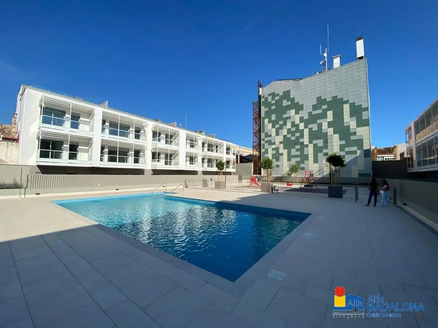 Swimming pool of Attic for rent in Badalona  with Air Conditioner, Heating and Parquet flooring