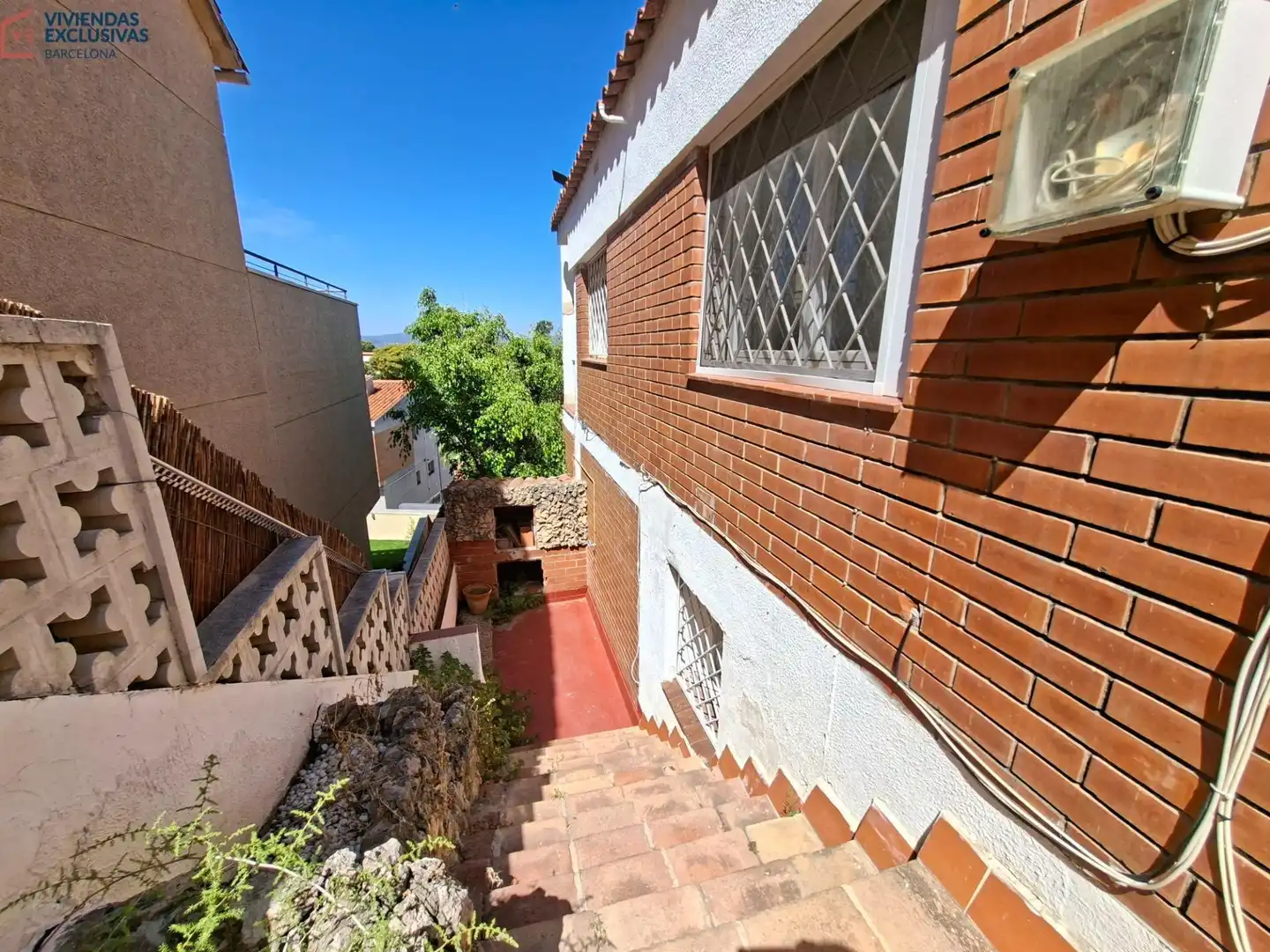 Vista exterior de Casa o xalet en venda en Sant Just Desvern amb Aire condicionat, Calefacció i Jardí privat