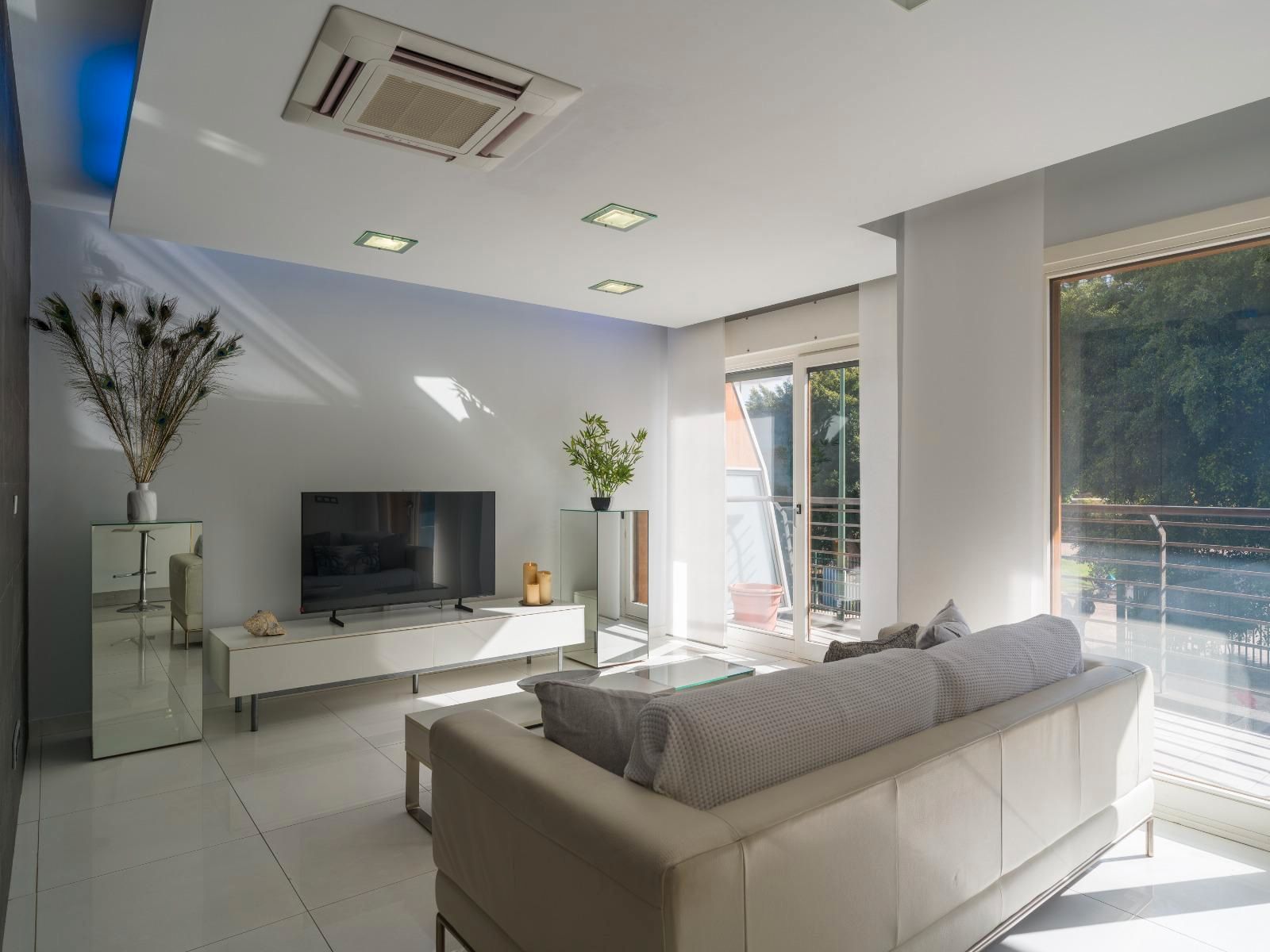 Sala d'estar de Apartament en venda en Las Palmas de Gran Canaria amb Aire condicionat, Traster i Moblat