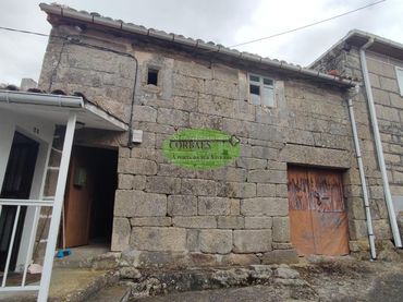 Casa amb jardí en venda a Esgos